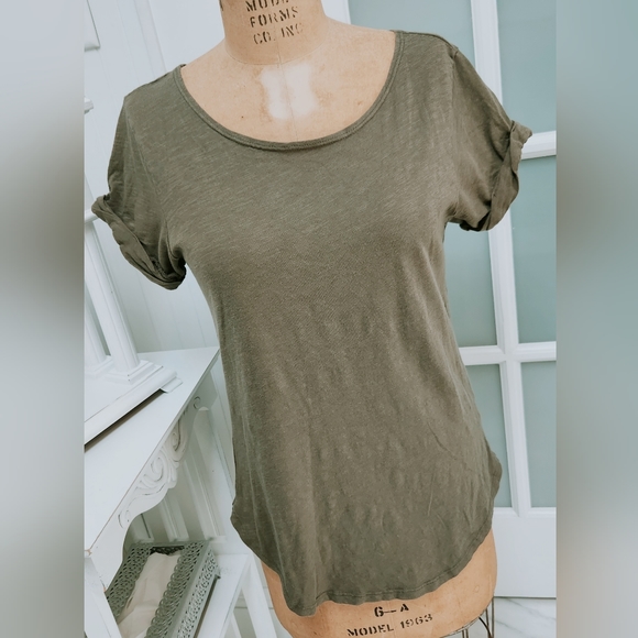 T.LA Anthropologie Olive Green Open Back Short Sleeve Tee Adorable EUC - Picture 2 of 6